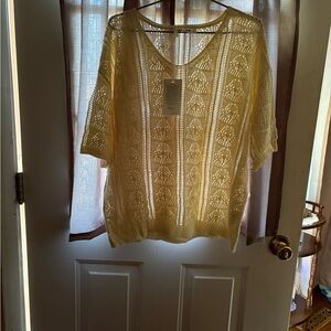 Cream Knit Short Sleeve Sweater Grace Karin  size XL. P/P 23 in. Shoulder/hem22”